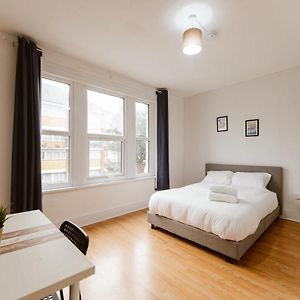 Great Rooms In Plaistow